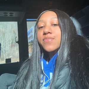 Meet your Posher, Kayla